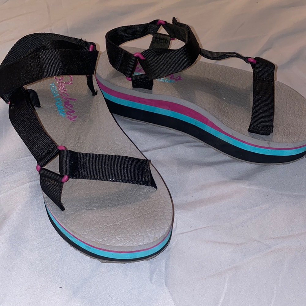 Sketchers sandals platform